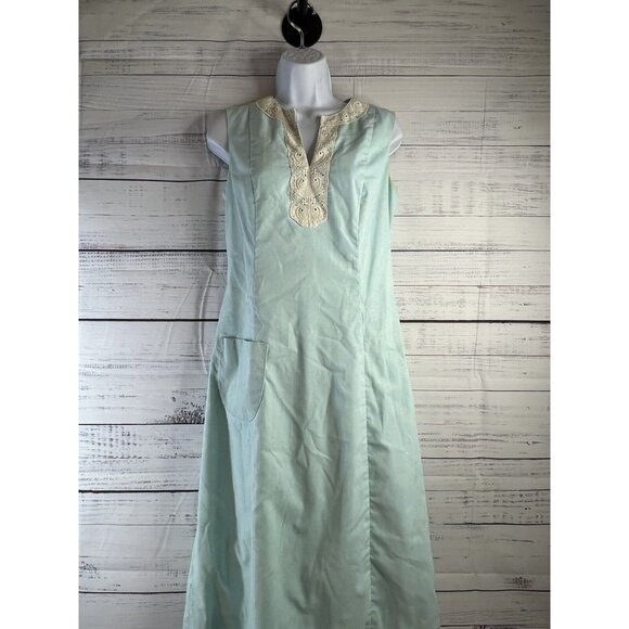 Vintage 1960s Lilly Pulitzer Blue Floral Sleeveless Dress with crochet lace trim - Picture 2 of 11